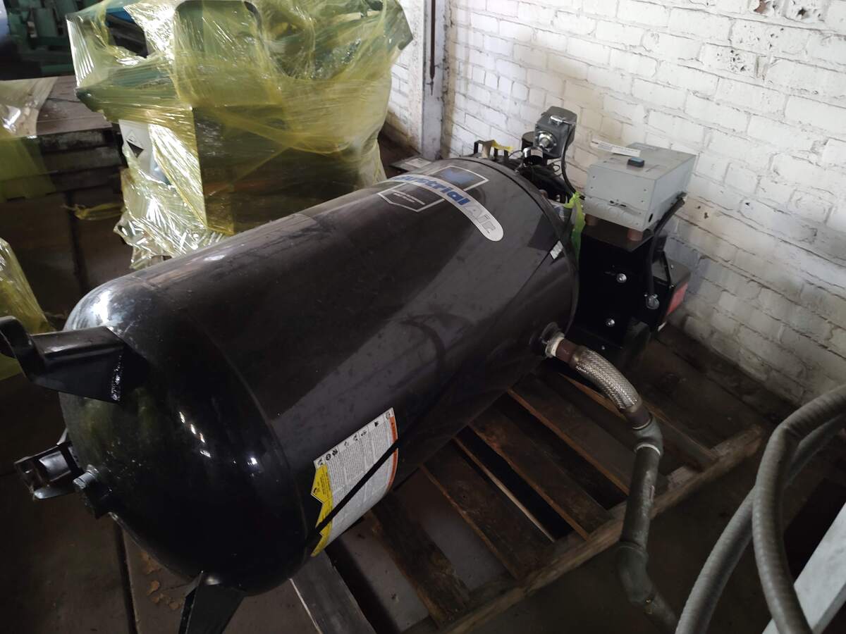 Additional image #1 for Industrial Air #IV7518023 Air Compressor